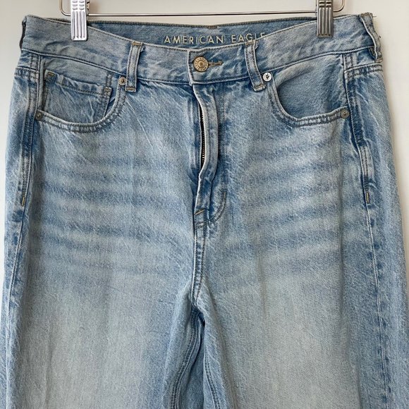 American Eagle Womens Size 8 Short Mom Jeans Light Wash Faded Distressed Ripped - Picture 2 of 14